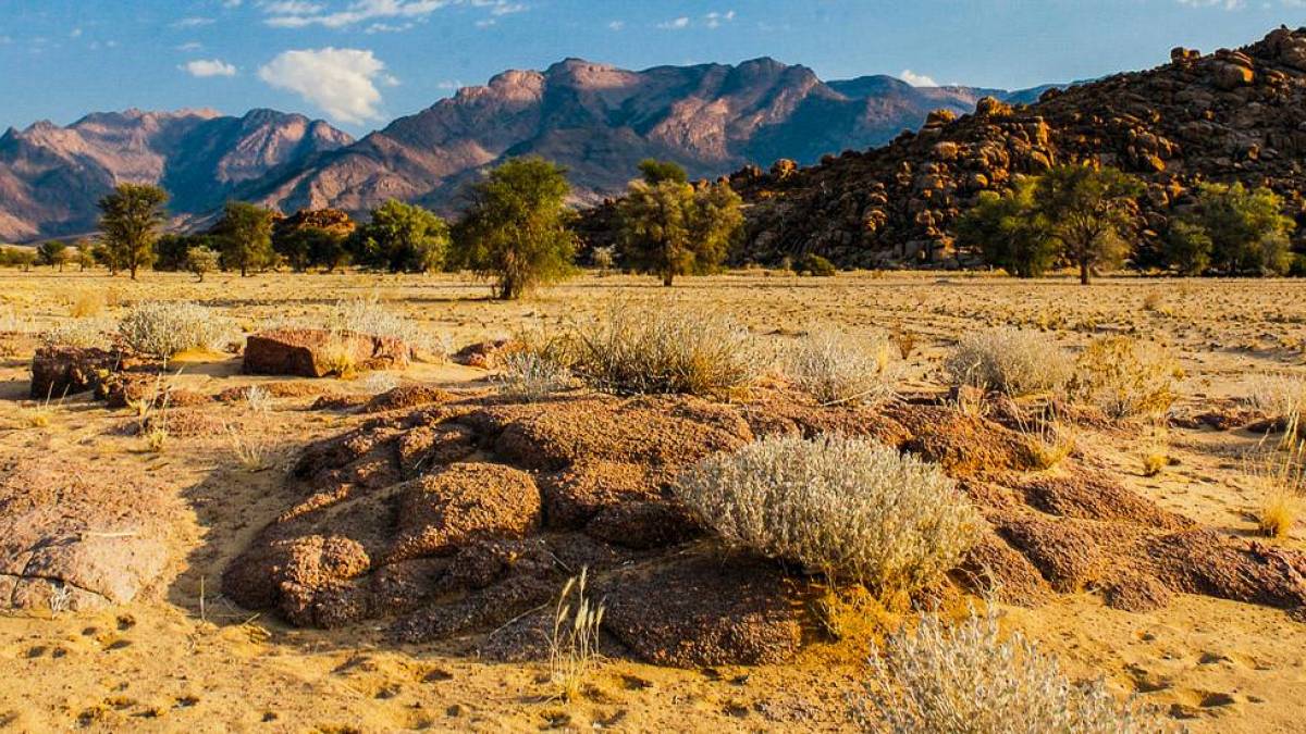 Das Brandbergmassiv in Damaraland | © Kai-Uwe Küchler, Art & Adventure / Chamäleon Das Brandbergmassiv in Damaraland | © Kai-Uwe Küchler, Art & Adventure / Chamäleon