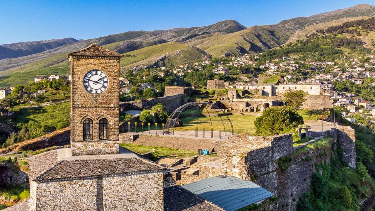 Uhrturm von Gjirokaster | © Fani Kurti, iStockphoto.com / Chamäleon Uhrturm von Gjirokaster | © Fani Kurti, iStockphoto.com / Chamäleon