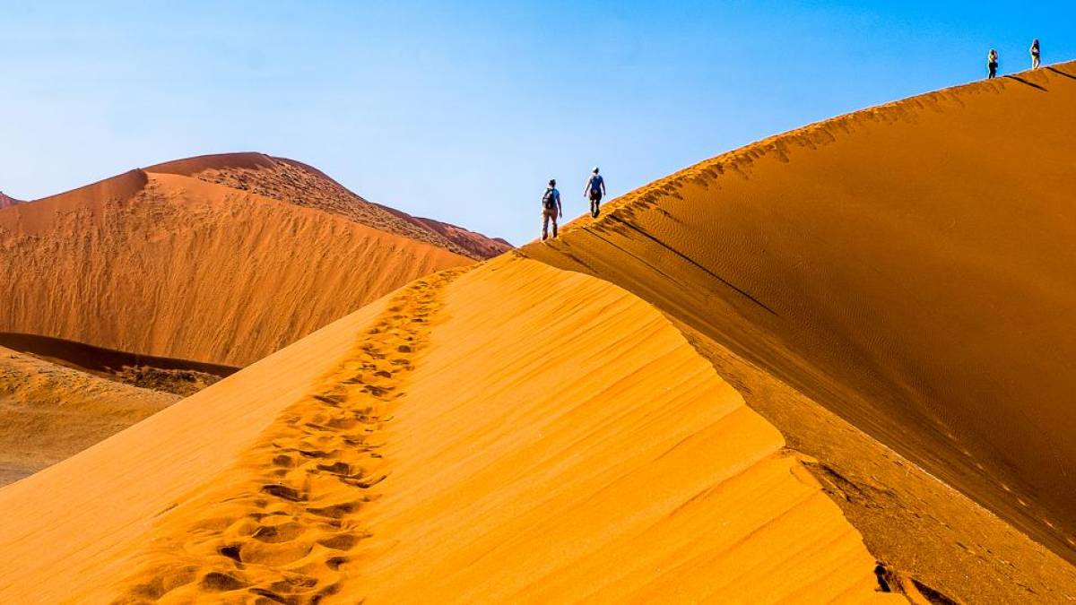 Dünenbesteigung in Sossusvlei | © Ulrike Hagspiel / Chamäleon Dünenbesteigung in Sossusvlei | © Ulrike Hagspiel / Chamäleon