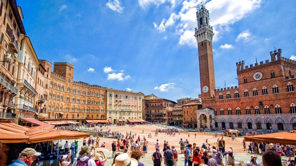 Campo mit Palazzo Pubblico in Siena | © Gadis Tourist Service Italia / Chamäleon Campo mit Palazzo Pubblico in Siena | © Gadis Tourist Service Italia / Chamäleon