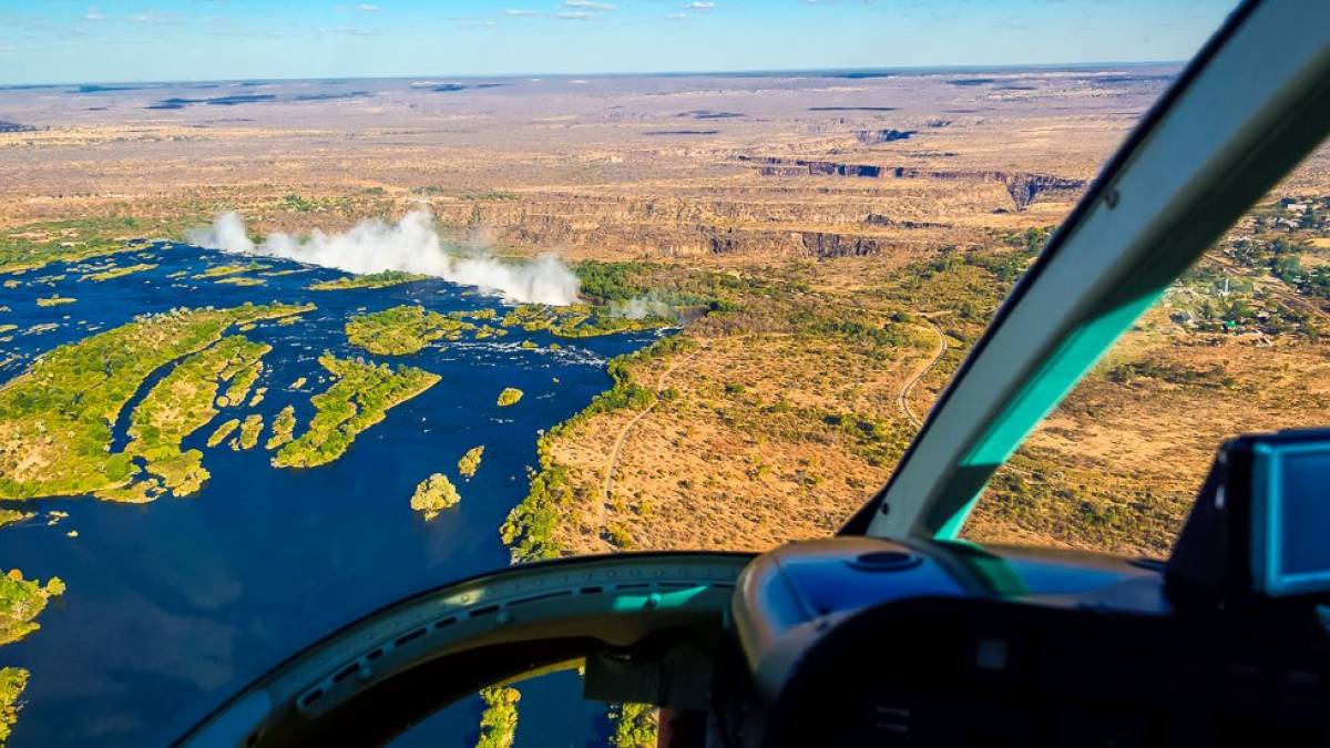 Helikopterflug über die Victoriafälle | © Kai-Uwe Küchler, Art & Adventure / Chamäleon Helikopterflug über die Victoriafälle | © Kai-Uwe Küchler, Art & Adventure / Chamäleon
