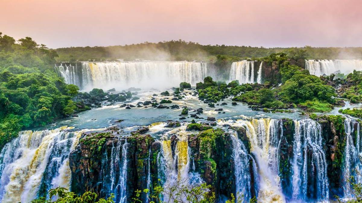 Panorama der Iguaçu-Wasserfälle | © Heiko Behn, Pixabay / Chamäleon Panorama der Iguaçu-Wasserfälle | © Heiko Behn, Pixabay / Chamäleon