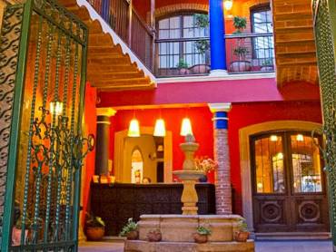 La Casona |  La Casona / Chamleon