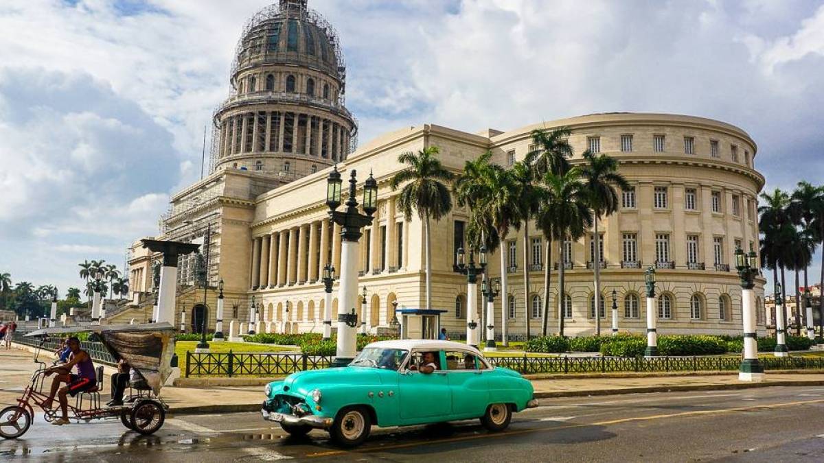 Oldtimer am Kapitol in Havanna | © Jeannette Lobert / Chamäleon Oldtimer am Kapitol in Havanna | © Jeannette Lobert / Chamäleon