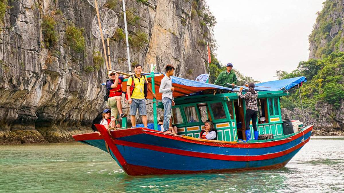Unterwegs in der Halong Bucht | © Flora Klebbé / Chamäleon Unterwegs in der Halong Bucht | © Flora Klebbé / Chamäleon