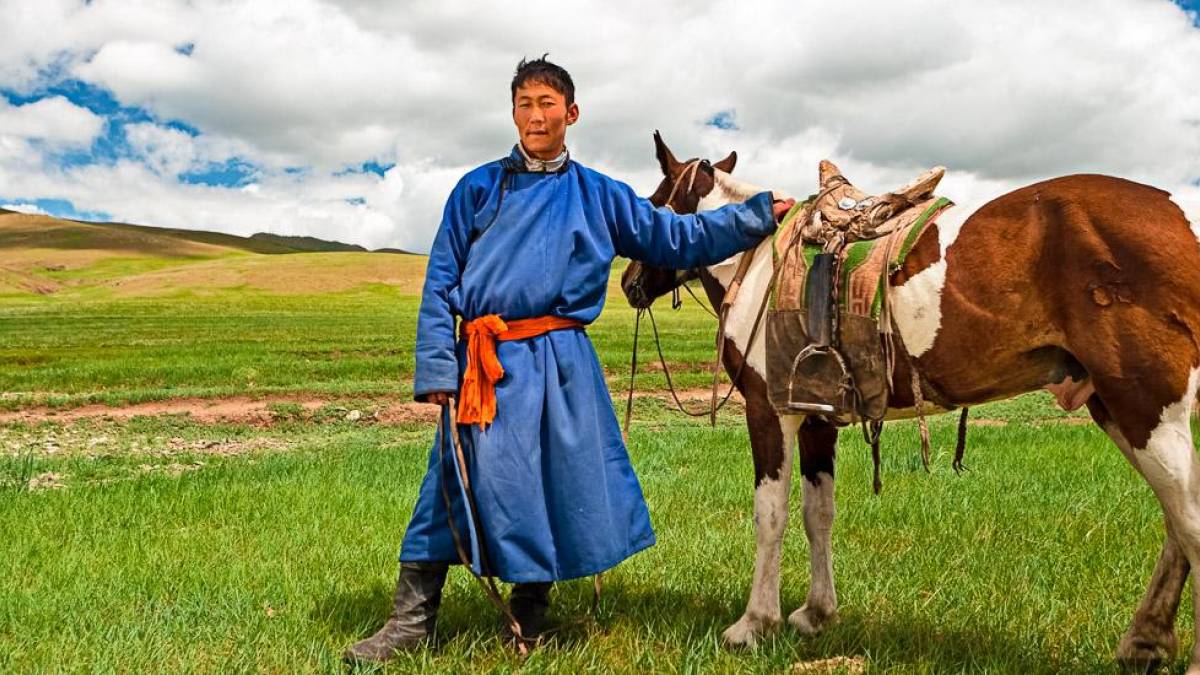 Mongolischer Reiter in der Steppe | © Bartosz Hadyniak, iStockphoto.com / Chamäleon Mongolischer Reiter in der Steppe | © Bartosz Hadyniak, iStockphoto.com / Chamäleon