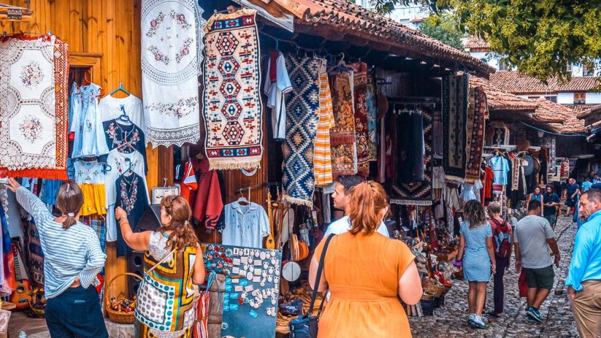 Basar von Kruja | © Abenteuer Albanien, Unsplash / Chamäleon Basar von Kruja | © Abenteuer Albanien, Unsplash / Chamäleon