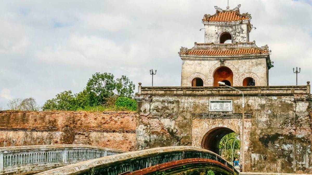 Eingangstor der alten Kaiserstadt in Hué | © Christian Hergenröther / Chamäleon Eingangstor der alten Kaiserstadt in Hué | © Christian Hergenröther / Chamäleon