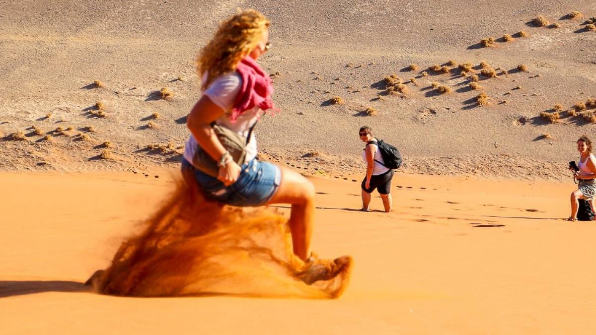 Dünenlauf, runter geht es schneller | © Silja Bohry / Chamäleon Dünenlauf, runter geht es schneller | © Silja Bohry / Chamäleon