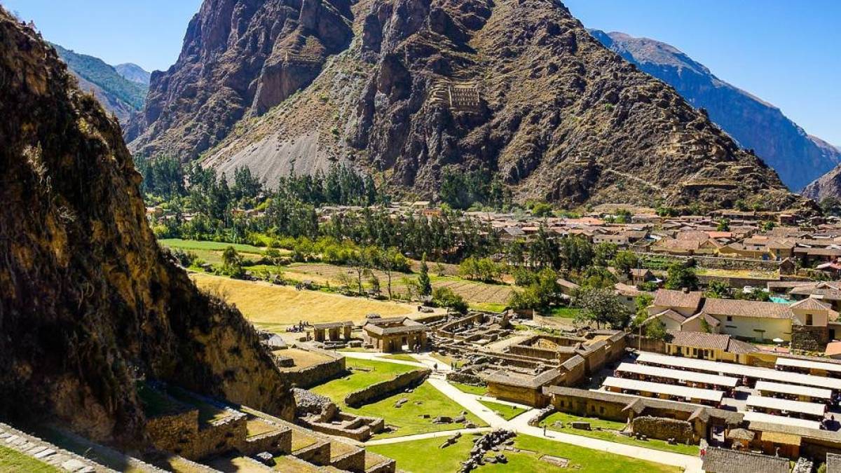 Blick von Ollantaytambo über das Heilige Tal der Inka | © Luisa Mentz / Chamäleon Blick von Ollantaytambo über das Heilige Tal der Inka | © Luisa Mentz / Chamäleon