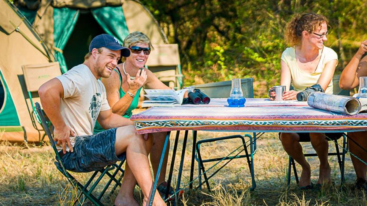 Tourplanung im Camp | © Bush Ways Safaris / Chamäleon Tourplanung im Camp | © Bush Ways Safaris / Chamäleon