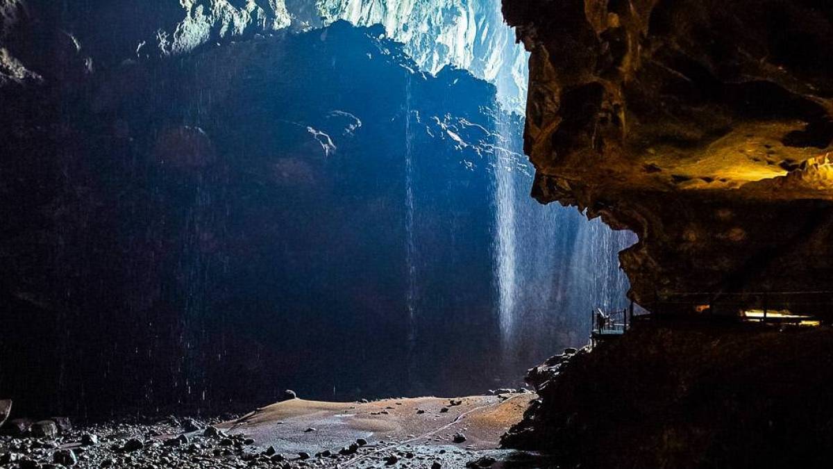 Deer Cave im Gunung Mulu Nationalpark | © Jorg Sundermann, Mulu Marriott Resort / Chamäleon Deer Cave im Gunung Mulu Nationalpark | © Jorg Sundermann, Mulu Marriott Resort / Chamäleon