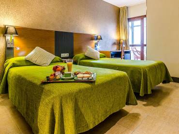 Hotel Regio in Cadiz |  Hotel Regio / Chamleon