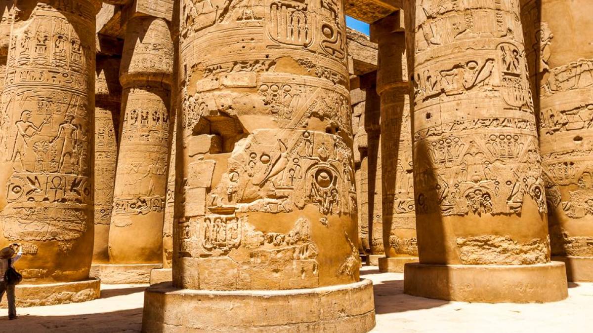 Tempel von Karnak | © ugurhan, iStockphoto.com / Chamäleon Tempel von Karnak | © ugurhan, iStockphoto.com / Chamäleon