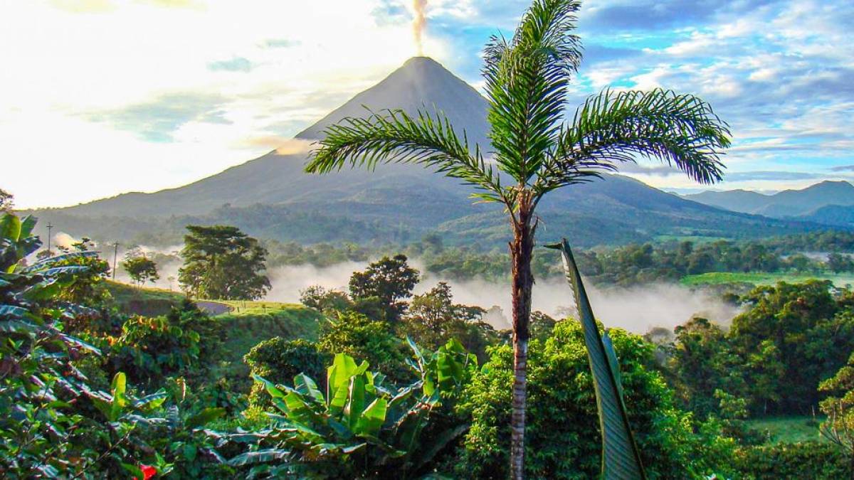 Vulkan Arenal | © BelaMarie, Pixabay / Chamäleon Vulkan Arenal | © BelaMarie, Pixabay / Chamäleon