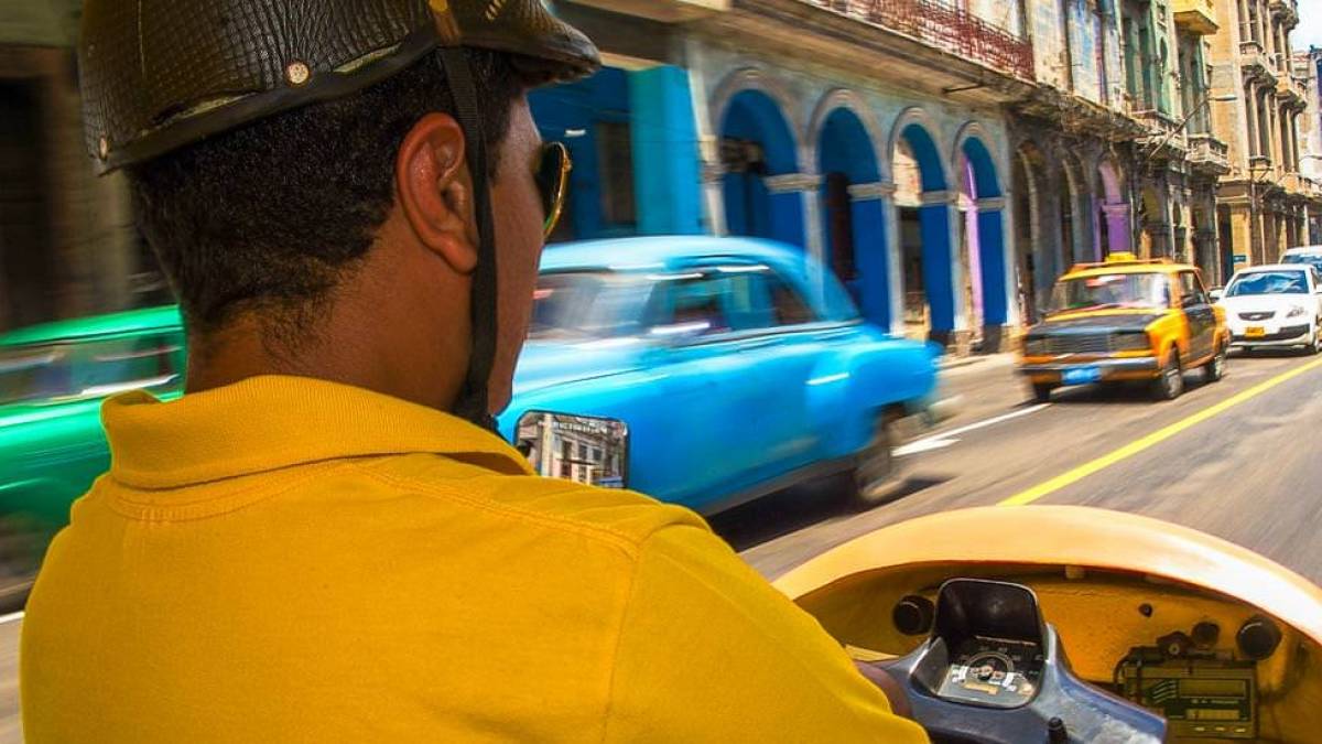 Mit dem Cocotaxi durch Havanna | © Bernhard Mayer / Chamäleon Mit dem Cocotaxi durch Havanna | © Bernhard Mayer / Chamäleon