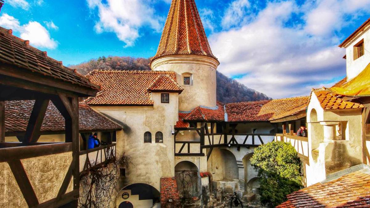 Auf der Törzburg wohnte angeblich Dracula | © Jorge Fernández Salas, Unsplash / Chamäleon Auf der Törzburg wohnte angeblich Dracula | © Jorge Fernández Salas, Unsplash / Chamäleon