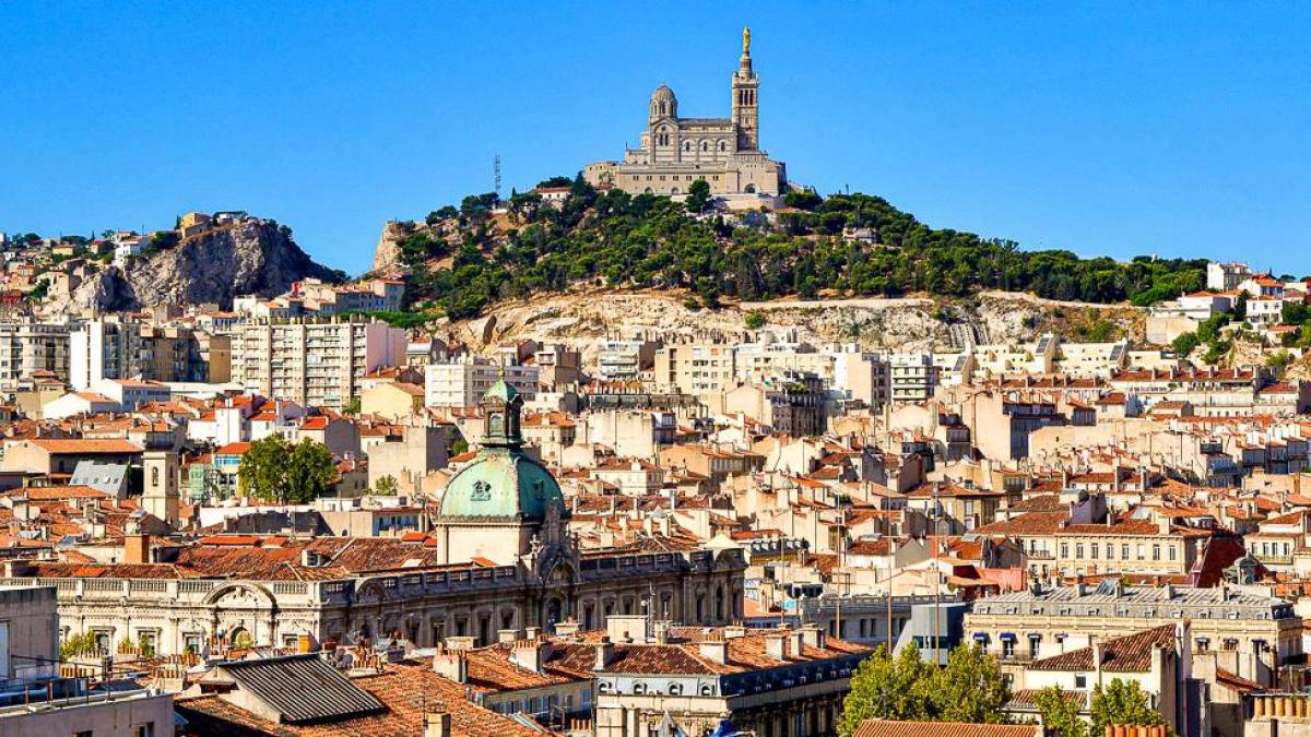 Notre-Dame de la Garde thront über Marceille | © Julian Hacker, Pixabay / Chamäleon Notre-Dame de la Garde thront über Marceille | © Julian Hacker, Pixabay / Chamäleon