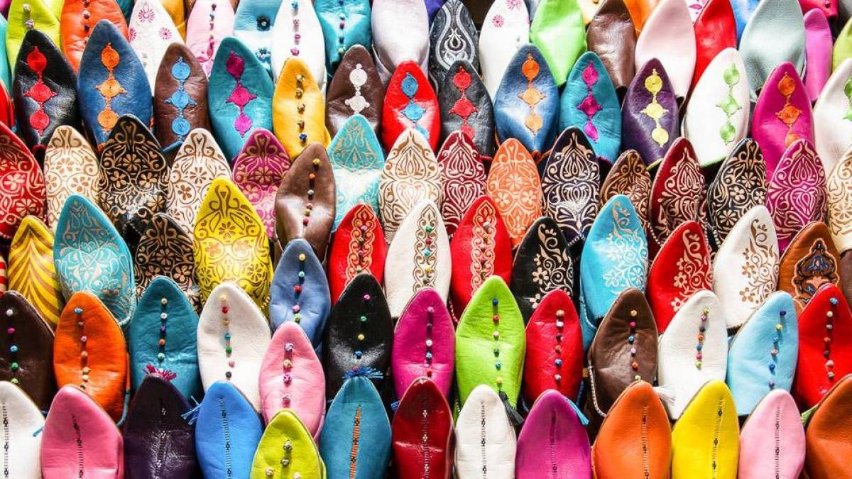 Buntes Sortiment von Pantoffeln | © Isabella Pfenninger, iStockphoto.com / Chamäleon Buntes Sortiment von Pantoffeln | © Isabella Pfenninger, iStockphoto.com / Chamäleon