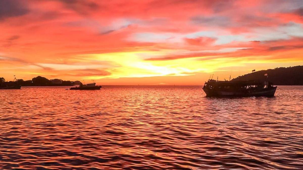 Sonnenuntergang am Strand von Kota Kinabalu | © Bahar Yöner / Chamäleon Sonnenuntergang am Strand von Kota Kinabalu | © Bahar Yöner / Chamäleon