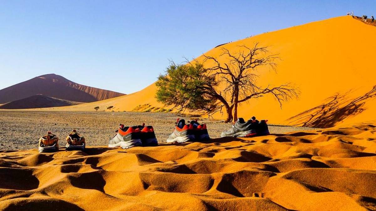 Barfuss auf die Sossusvlei-Düne | © Susanne Schulz / Chamäleon Barfuss auf die Sossusvlei-Düne | © Susanne Schulz / Chamäleon
