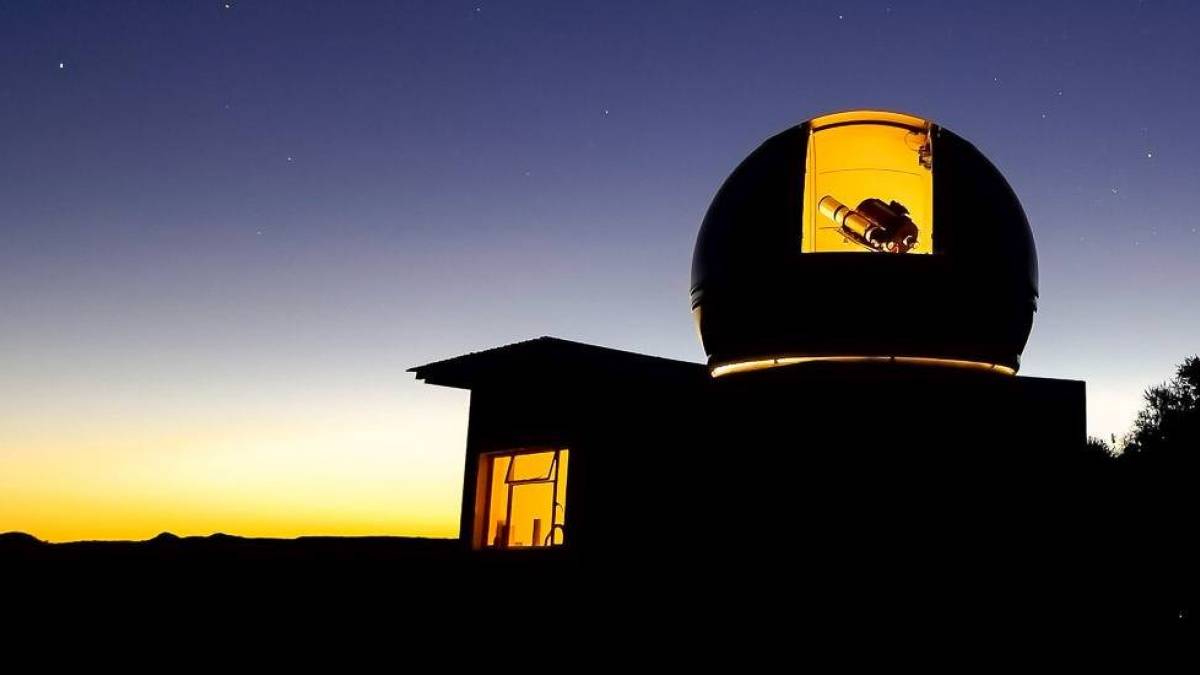 Die Sternwarte in Onjala bei Nacht | © Franz Hofmann, Astrotech / Chamäleon Die Sternwarte in Onjala bei Nacht | © Franz Hofmann, Astrotech / Chamäleon