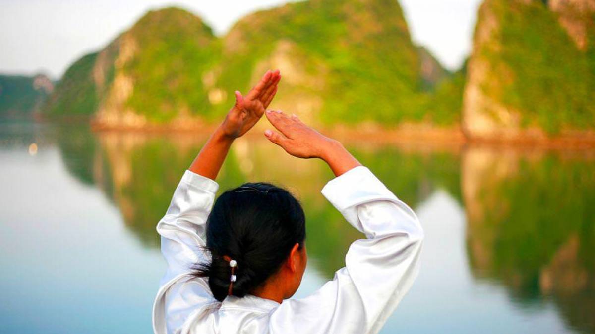 Tai-Chi-Stunde an Deck | © Paradise Cruises / Chamäleon Tai-Chi-Stunde an Deck | © Paradise Cruises / Chamäleon
