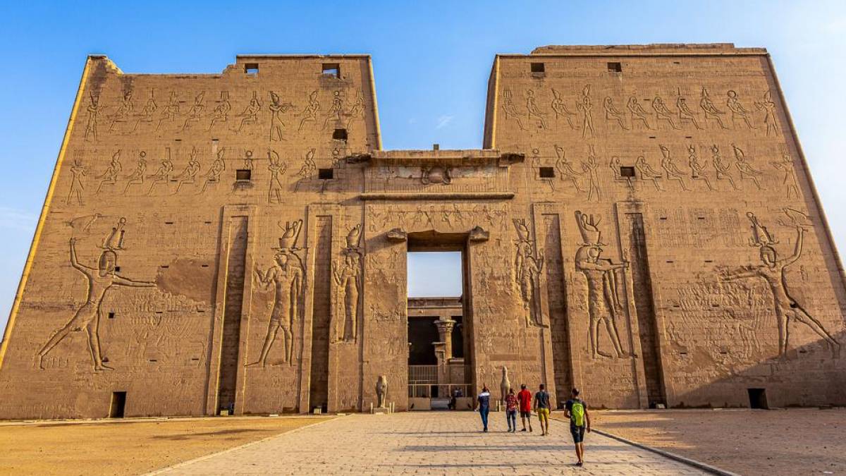 Tempel in Edfu | © Romeo Ninov, iStockphoto.com / Chamäleon Tempel in Edfu | © Romeo Ninov, iStockphoto.com / Chamäleon